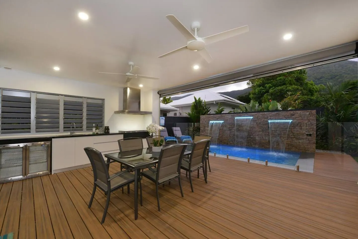 Nyaraló 89 At The Edge - Luxury Poolside Contemporary Villa Palm Cove
