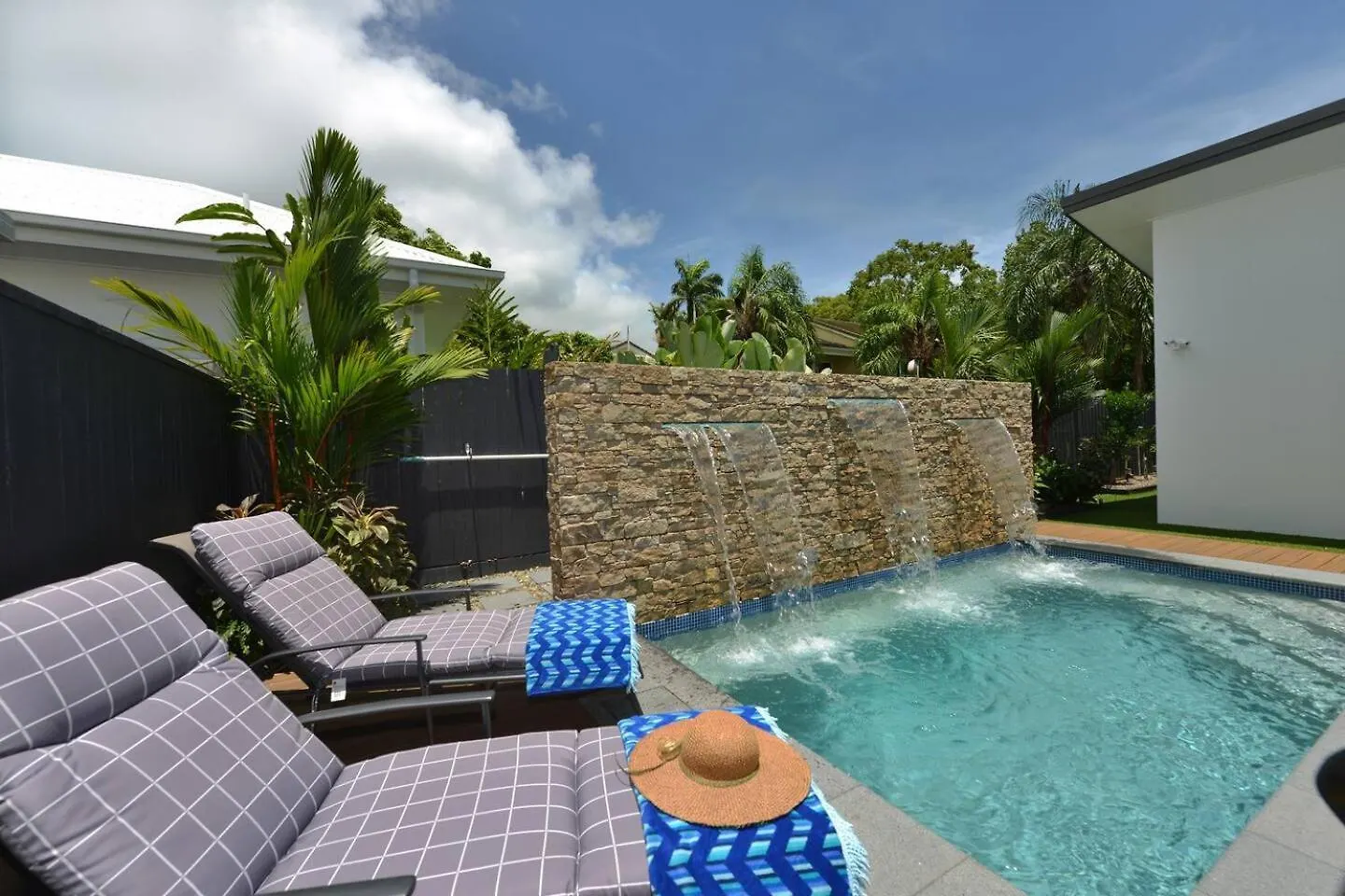 89 At The Edge - Luxury Poolside Contemporary Villa Palm Cove Nyaraló