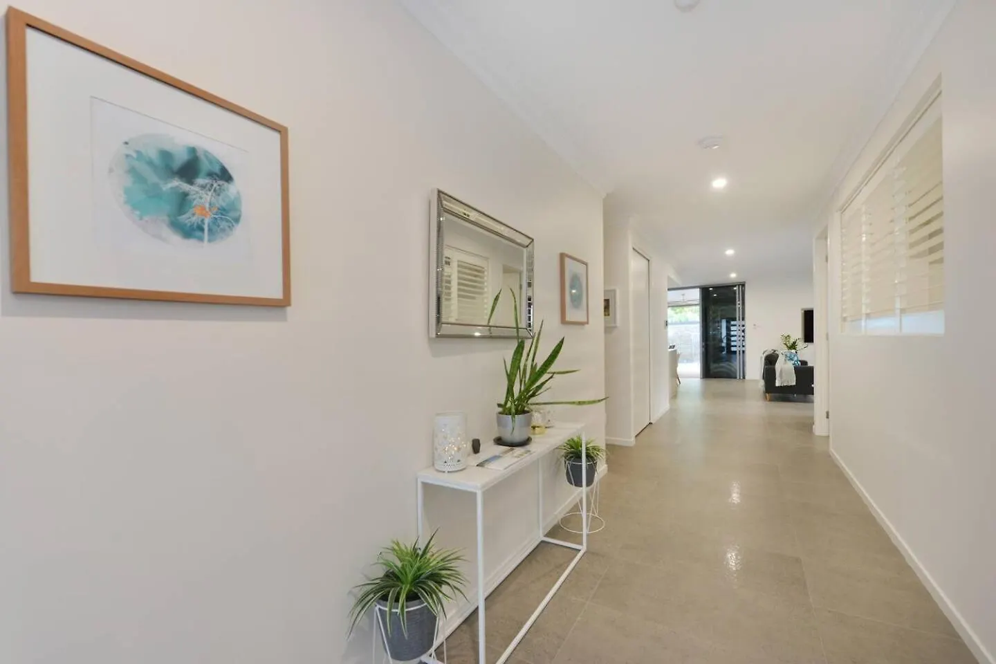89 At The Edge - Luxury Poolside Contemporary Villa Palm Cove